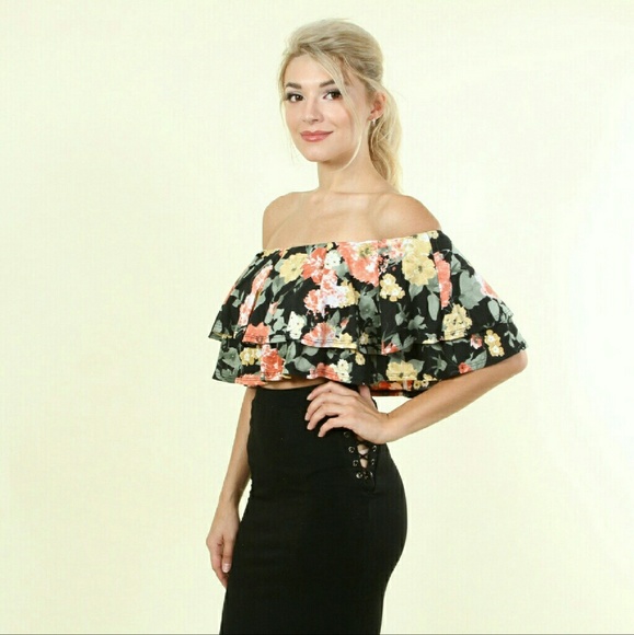 2/$20🌹3/$30 Floral Off Shoulder Top🌹 - Picture 3 of 7